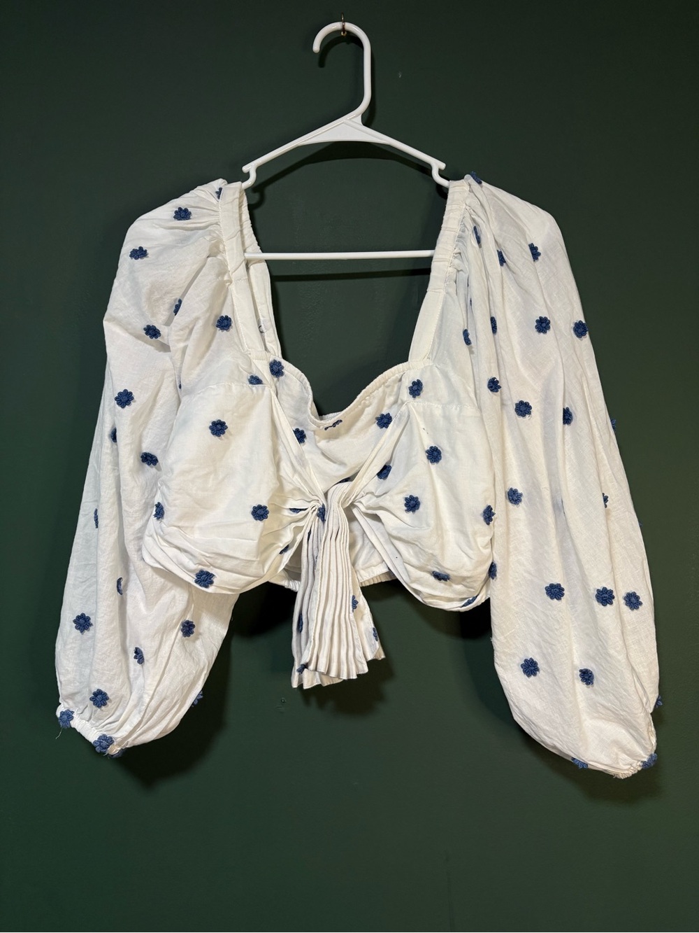 FARM Rio Bow Front Crop Top - Picture 2 of 7